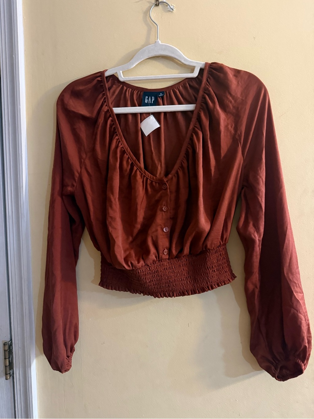 GAP Women's Rust V-neck Button-Front Long Sleeve Smocked Waist Blouse, small